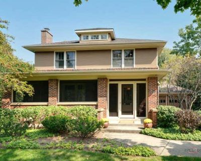 4 Bedroom 6BA 3376 ft Single Family Home For Sale in LAKE BLUFF, IL