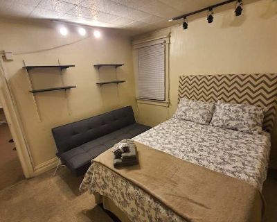 Private room with shared bathroom in a House with 2 roomies, Trenton, NJ 08618