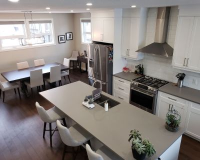 2 beds 2 bath townhome vacation rental in Calgary, AB