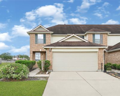 4 Bedroom 2BA 2136 ft Townhouse For Sale in Pasadena, TX