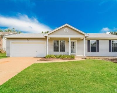 2114 Sante Fe Cir. Welcome to your dream home! Step inside this pet-friendly home featuring modern finishings and a layout designed with functionality in mind. Enjoy the storage space found in the kitchen and closets as well as the spacious living areas and natural light throughout. Enjoy outdoor living in your yard, perfect for gathering, relaxing, or gardening! Take advantage of the incredibl...