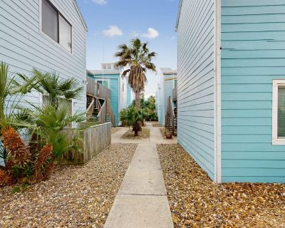 1 Bedroom 1BA Pet-Friendly Condo Vacation Rental in Leeward Isles 104, Corpus Christi,...