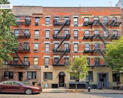 17 Bedroom 20BA Townhouse For Sale in New York, NY