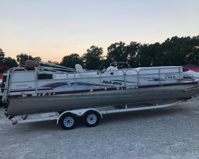 This tri-toon boasts a powerful Mercury 200 hp Opti Max 2-stroke outboard, complete with hydraulic steering, a full cover, bimini top, and an am/fm stereo. A trailer is not included in the price, but we do offer used options for $3,500 and new ones for $5,900. For further details, please contact us via phone or email. We also provide financing and delivery services.
