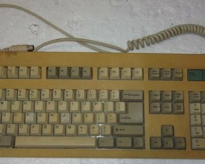 Vintage BTC53 5 pin DIN keyboard