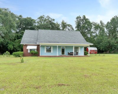 3 Bedroom 2BA 1715 ft Single Family Home For Sale in Greenwood, FL