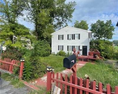 3 Bedroom 1BA 1260 ft House For Rent in Middletown, NY