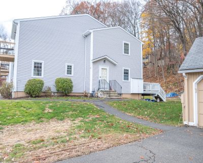 3 Bedroom 2BA 1440 ft Condo For Sale in Bethel, CT