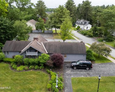 2102 ft Commercial Property For Sale in Saratoga Springs, NY