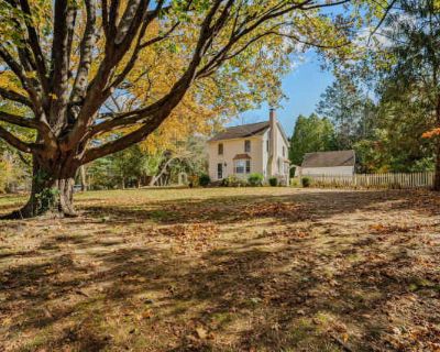 3 Bedroom 2BA 1274 ft Furnished Apartment For Rent in New London County, CT