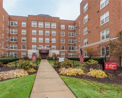 2 Bedroom 2BA 901 ft Condo For Sale in Shaker Heights, OH