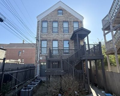 W Th St, Chicago, Home For Sale