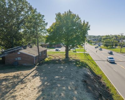 3 Bedroom 1BA 1863 ft Single Family House For Sale in Dickson, TN