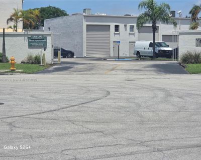 700 ft Commercial Property For Rent in Miami, FL