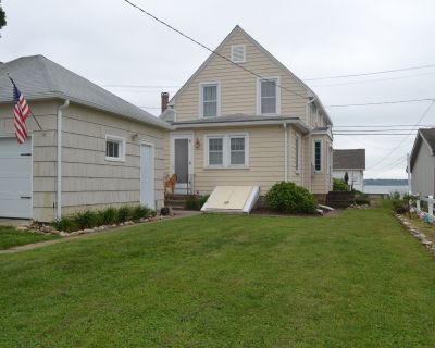 4 Bedroom 1BA 1546 ft Furnished House For Rent in East Lyme, CT