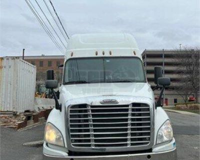 2016 Freightliner Cascadia 125 Sleeper Cab Semi Truck + 2016  53' UTIL (TRANSCORP) Flabed Trailer