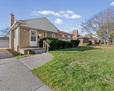 3 Bedroom 2BA 975 ft Single Family Home For Sale in HARPER WOODS, MI