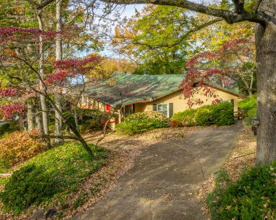 Property for Rent in Chattanooga, TN for $3,500 with 3 bedrooms and 4 full baths, 1 half bath. This 3,685 square foot property was built on a lot size of 0.47.. Great home on the main channel with water views in Bal Harbor neighborhood. This one level home over a daylight basement offers 3 bedrooms, 3.5 baths. The casual and comfortable lifestyle, with spacious rooms, is a great place for both ...