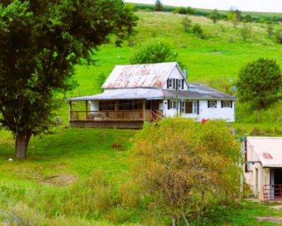 4 Bedroom 4BA 2500 ft Single Family Home For Sale in FENNIMORE, WI