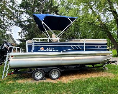 2021 20' Sun Tracker Party Barge 20 DLX