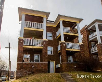 2 Bedroom 1BA 975 ft Pet-Friendly Apartment For Rent in Kansas City, MO