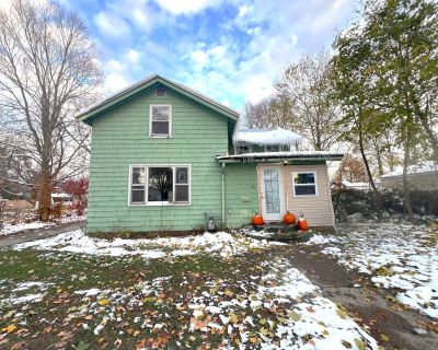 2 Bedroom 1BA 1360 ft Single Family House For Sale in Three Rivers, MI