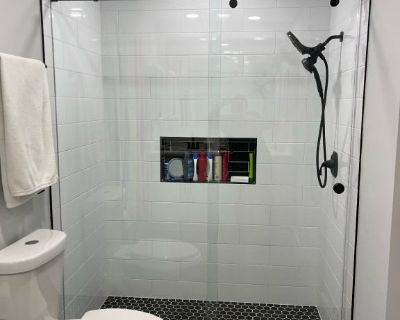 FRAMELESS SHOWER DOORS/GLASS REPAIR/PORT ST LUCIE FLORIDA