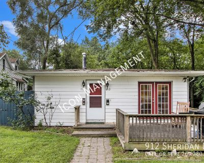 3 Bedroom 1BA 1100 ft Pet-Friendly Apartment For Rent in Kalamazoo, MI