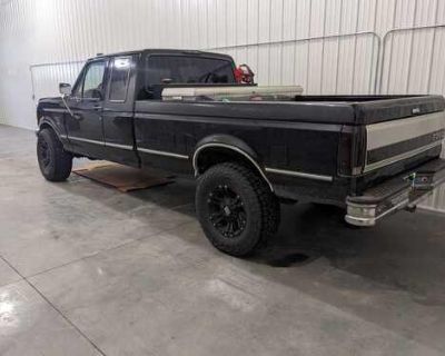1995 f250 powerstroke. Starts very well, even at negative temps. Manual 5 speed. R