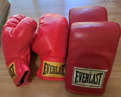 (2) Sets of Everlast Boxing Gloves