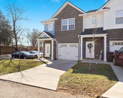 3 Bedroom 2BA 1474 ft Townhouse For Sale in Smyrna, TN