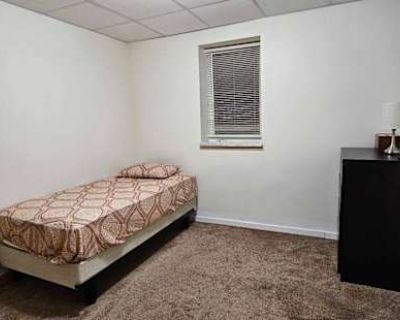 Private room with shared bathroom in a House, Saint Paul, MN 55117