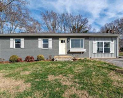 3 Bedroom 1.5BA 1371 ft Apartment For Rent in Spurgeon, TN