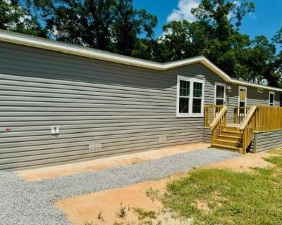 4 Bedroom 2BA 1680 ft Mobile Home For Sale in Crestview, FL