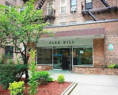 1 Bedroom 1BA 680 ft Co-Op For Sale in Flushing, NY