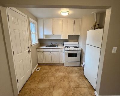 1 Bedroom 1BA 900 ft Pet-Friendly Apartment For Rent in Commerce City, CO