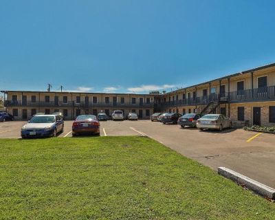 729 5th Ave N #76, Texas City TX 77590. SUMMARY: Discover an opportunity with this Texas City condo for rent and available for $735. This could be your next ideal home or a smart investment. More details await. Simplify your budget and find your new apartment home at Coral Manor Apartments! Our recently updated apartments include new brushed (adsbygoogle = window.adsbygoogle || []).push({}); ni...