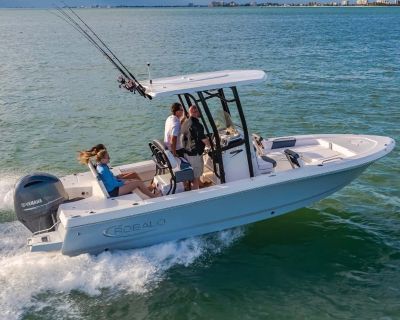 Introducing the 2026 Robalo R 226 Cayman, powered by a robust F 250 XSB featuring advanced digital electric steering. This package includes a Coyote aluminum bunk trailer and an array of premium options: striking atlas blue hull sides, a sleek white powder-coated hard top, and protective covers for the leaning post and console. Navigate with confidence using the Simrad NSS4/12 GPS, depth finder...