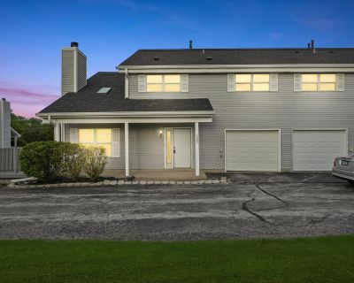 2 Bedroom 2BA 1320 ft Townhouse For Sale in Country Club Hills, IL