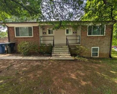 2 Bedroom 1BA 950 ft Apartment For Rent in Hickory, NC