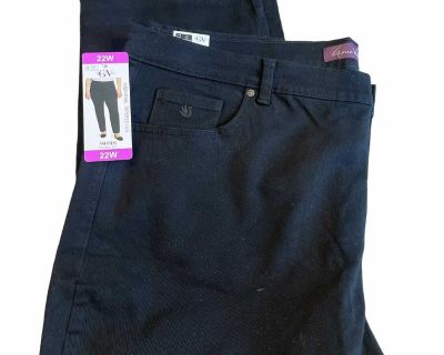Gloria Vanderbilt ladies hi rise tapered leg black jeans size 22. Brand new with tag