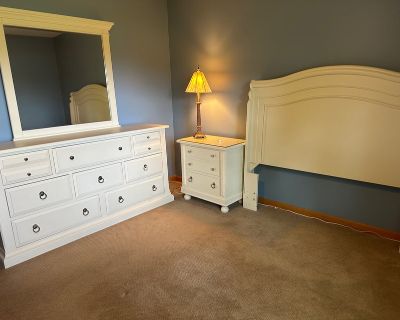 Broyhill Bedroom Set