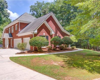 6 Bedroom 5BA 6415 ft Single Family Home For Sale in Hoschton, GA