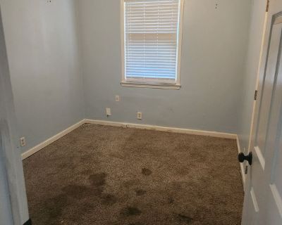 24 year old nashville native, renting out a 3 bedroom with a friend of mine from kitchen work. I play music, work as a baker, and skateboard everywhere. I also have a small dog, her name is Rory.. 1 Bedroom. 1 Bathroom