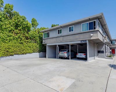 2 Bedroom 1BA 850 ft Apartment For Rent in Valley Village, CA