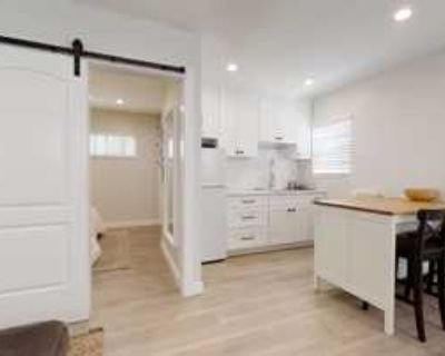 1 Bedroom 1BA 500 ft Furnished Pet-Friendly Apartment For Rent in Manhattan Beach, CA