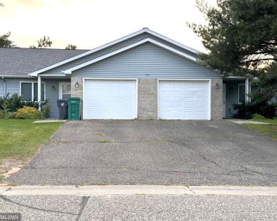 2 Bedroom 1BA 900 ft Townhouse For Rent in New Richmond, WI