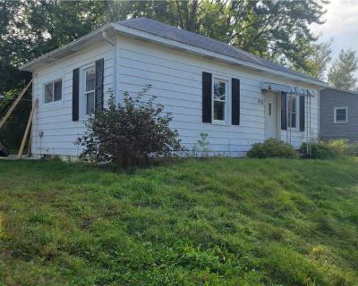 2 Bedroom 1BA 772 ft Apartment For Rent in Eau Claire, WI