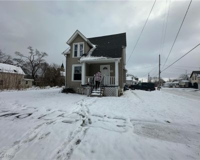 3 Bedroom 1BA Apartment For Rent in Lorain, OH