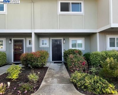 2 Bedroom 1BA 1056 ft Townhouse For Sale in Castro Valley, CA